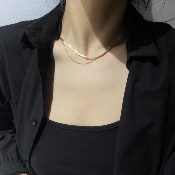 One-Piece Gold Necklace - Picture 7 of 12